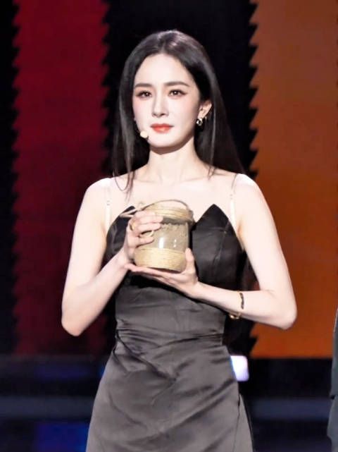 天内刷到高清了的老婆!太美了 杨幂黑长直