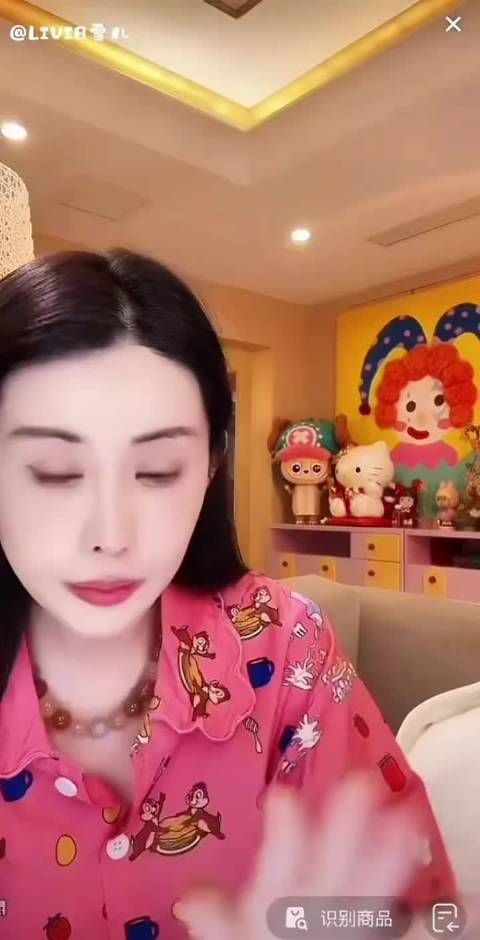 我觉得赵樱子和韦雪前夫挺配的 韦雪直播说少和负能量的人接触!