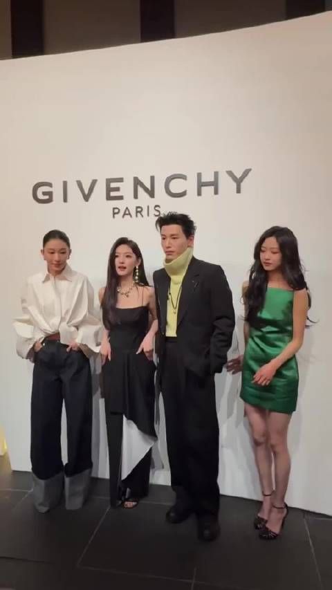 章若楠 辛云来 向涵之 张俪纪梵希上海线下活动同框