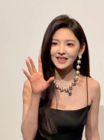 章若楠强闪光灯下拍照直呼眼睛要闪炸