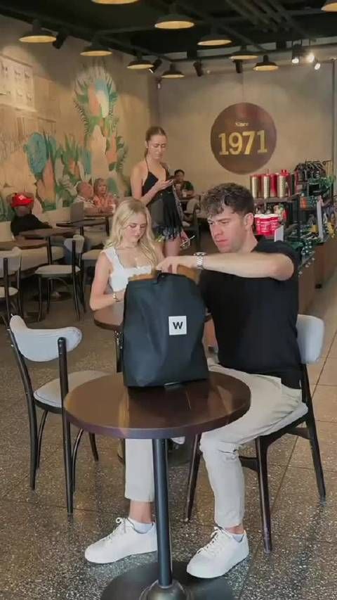 怎么装进去的，为什么打开不会全部一下蹦出来