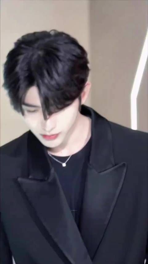 蔡徐坤遭青春有你女学员骚扰后删除对方