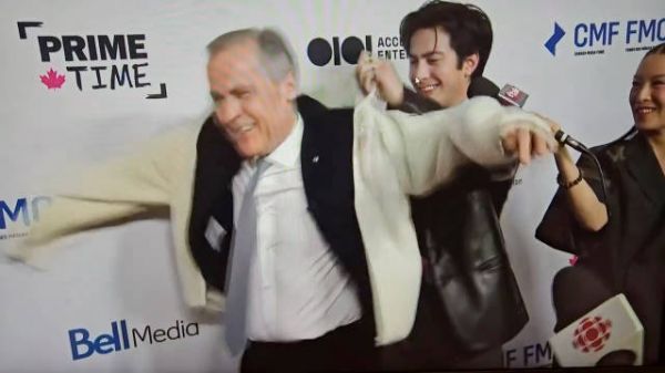 属实让我好好记住了一下Mark Carney这个名字了