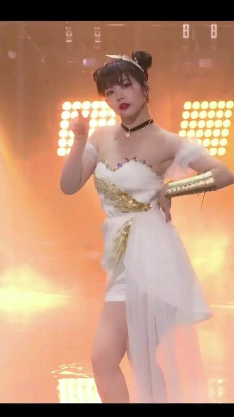 赖美云火箭少女时期的《炙热的我们》舞台直拍