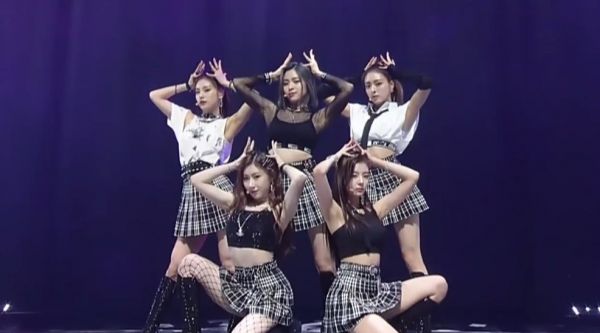 六年前的今天(200130),ITZY 带来的现场舞台
