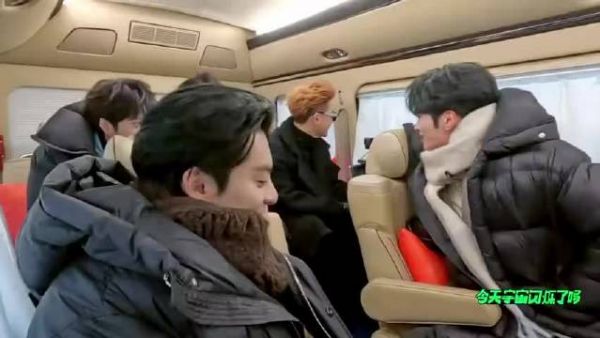 黄子韬获刘耀文连夸好可爱