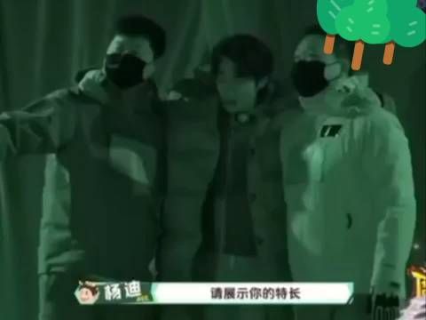 魏大勋的特长终于被发现了,那就是腿长,完全没毛病啊!