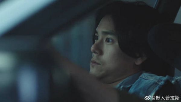 等车邓超秒变赛车手 一脚油门踩到底，彭于晏当场吓尿