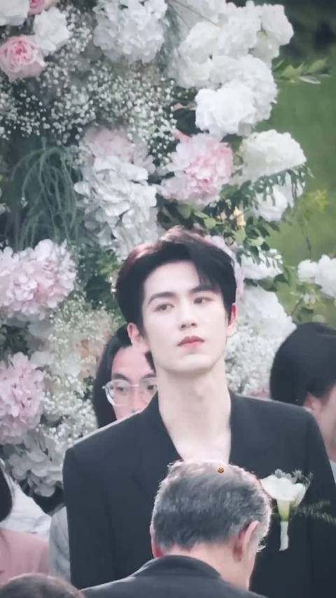 完全是想谈的男明星