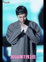 权志龙见面会献唱月亮代表我的心，舞台细节尽显中式浪漫