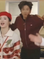 喜欢厨房的小哇+喜欢跳舞的小哇=在厨房拿着锅铲跳舞开心到飞起的小哇