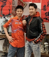 蔡国庆太幸福了，大儿子身高1米8几了，可小儿子长得更好看帅气