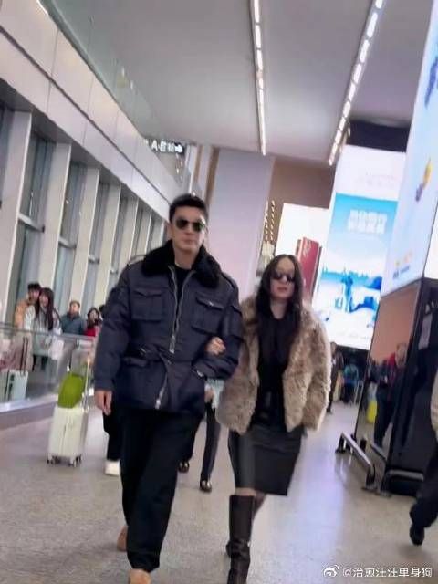 杜江霍思燕造型太离谱！一个像保安队长一个如城乡名媛，土得各有千秋！