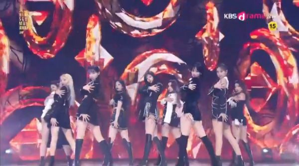 四年前的今天(210131)，TWICE 带来的现场舞台