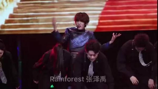 张泽禹舞台表现获赞，观众直言不想退出