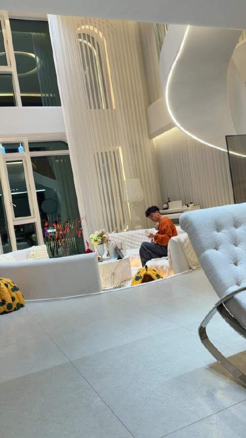 今年年会给同事们自弹自唱一首《泪桥》吧！