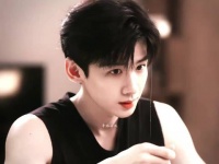 白敬亭的身材也太好了吧，看来健身房不是白去的