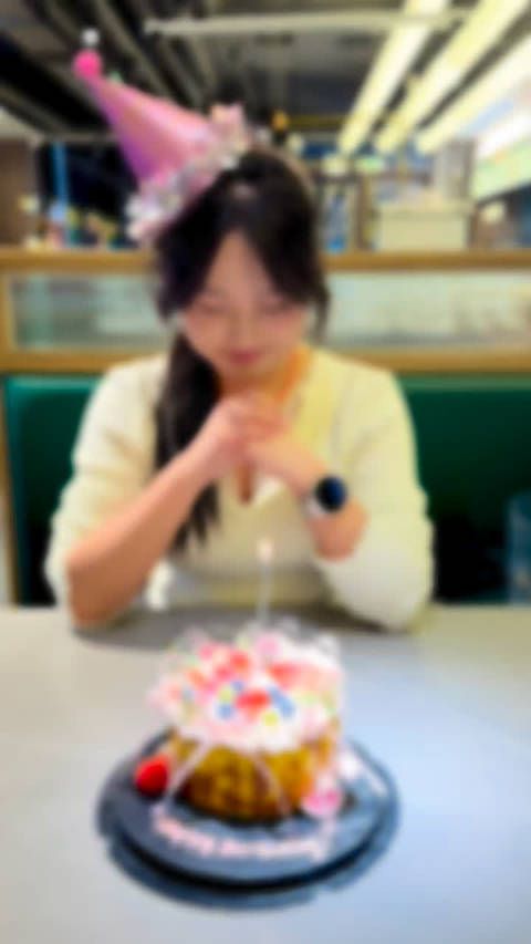 生日快乐呦 又一年 20岁 听起来就很漂亮的年纪 希望我的小女孩一直健康 平安