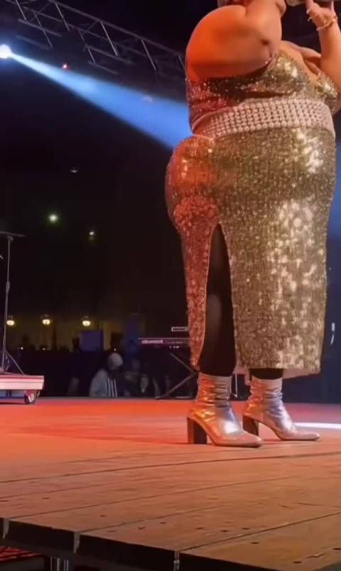 一首歌震塌了舞台