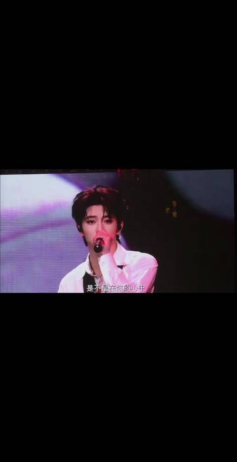 双人合作舞台《超级偶像》现场 是谁的眼睛又尿尿了