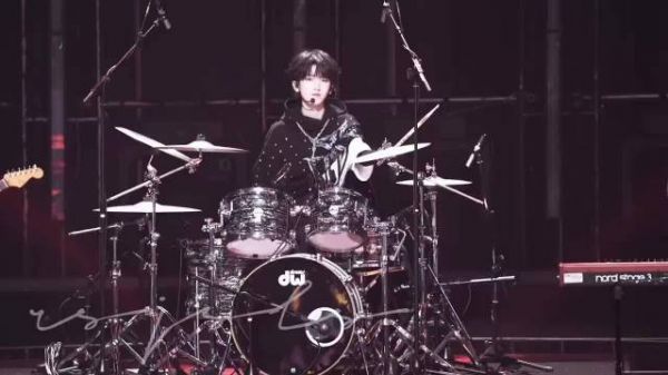 左奇函架子鼓舞台气场全开