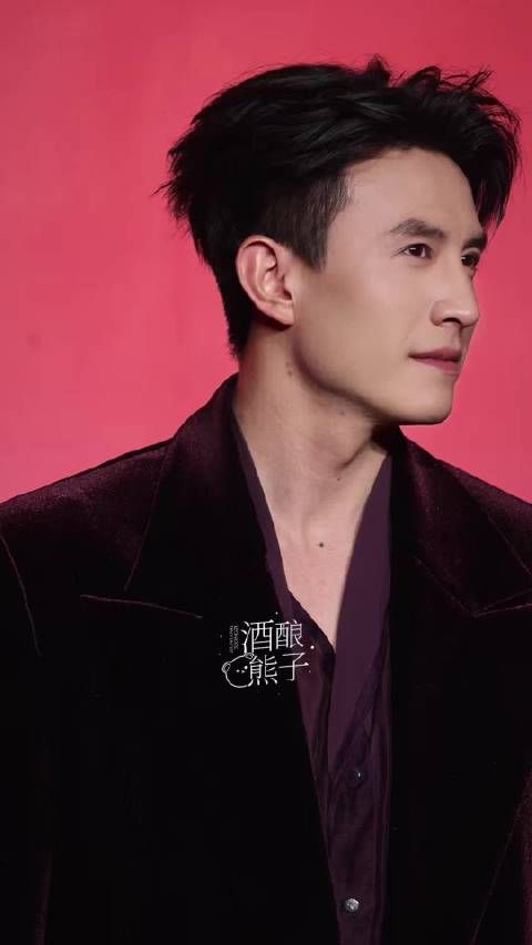 刘萧旭不语,只一味比大拇指,帅啊刘哥