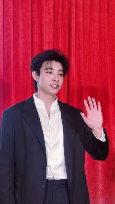 年度大赏当红派对 帅气摆 pose中 好养眼的画面