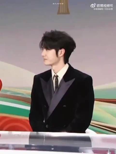 王一博全能才艺获赞，唱跳演主持样样精通