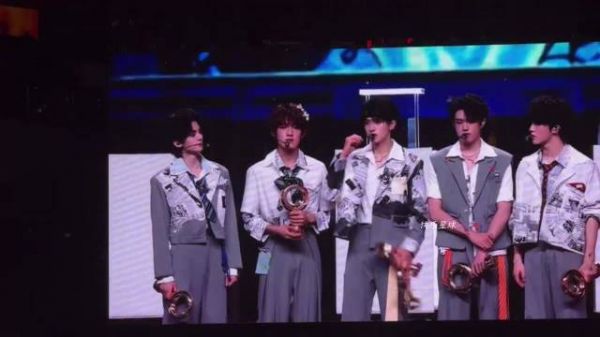 TOP硬刚解散单飞争议