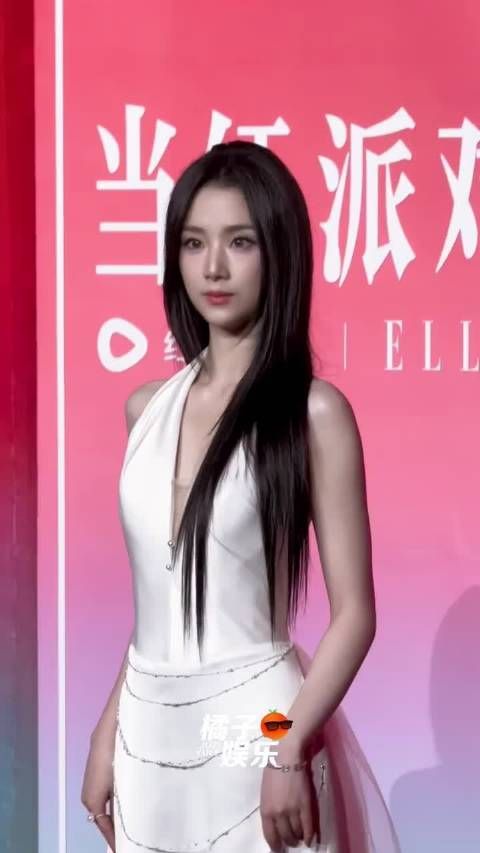 再欣赏一遍女神降临王小亿