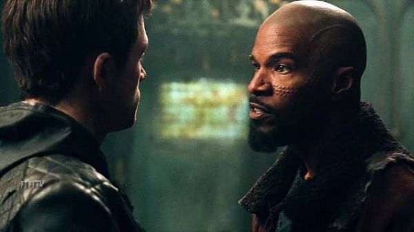 第一个把弓箭当成近战武器的人，一秒射三箭