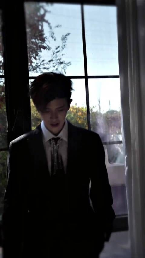 任嘉伦带这个发型前世界太完美了,真的好帅