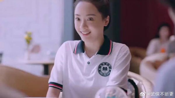 尖尖兄妹吃冰淇淋，一上桌就换着吃，同学羡慕坏了