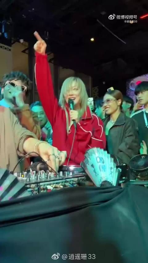 郑秀文高强度工作后活力四射表演，粉丝叹体力惊人