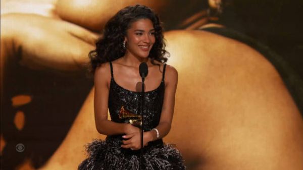 恭喜英娅获得第68届最佳新人！实至名归！