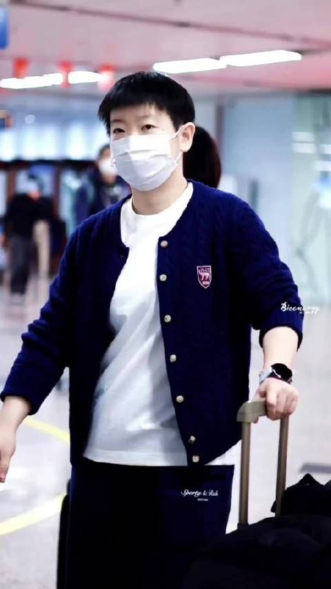 王楚钦机场必吃面条,粉丝称其机场面神