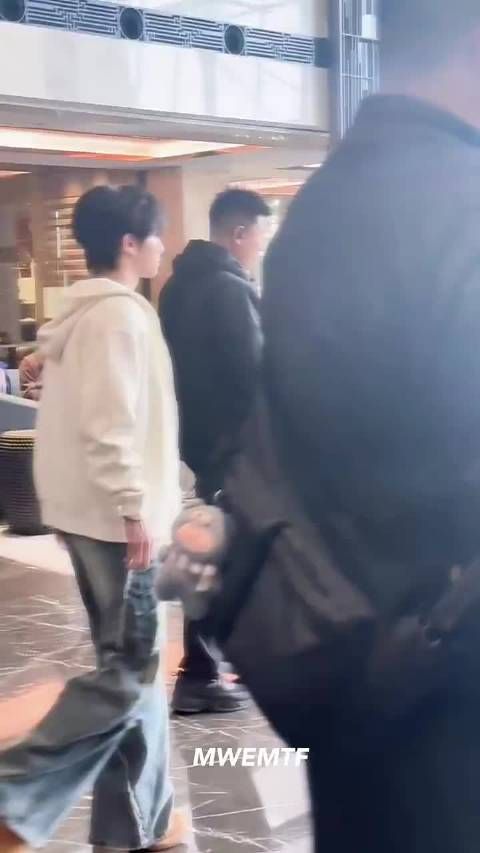 穆祉丞也要去周五晚高疯玩了！作为最年轻的宝宝，不知道有多疯了！