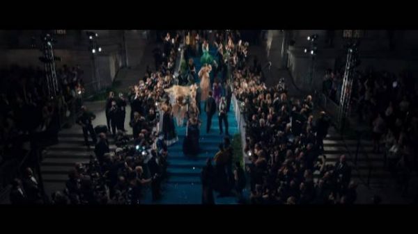 《穿普拉达的女王2》发新预告,原班人马回归5月1日北美上映