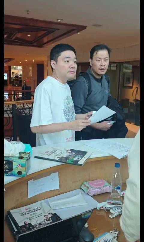 丁俊晖、吴宜泽、威尔逊也已经抵达香港