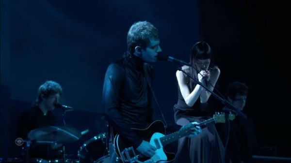 Olivia Dean格莱美斩获最佳新人奖,香奈儿礼服卡地亚珠宝闪耀