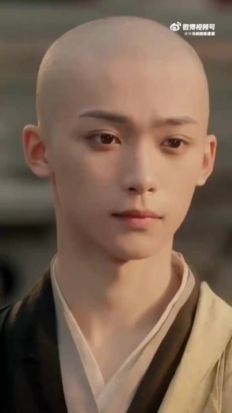 梓渝为戏剃光头拒用假发套,颜值抗打拓宽戏路