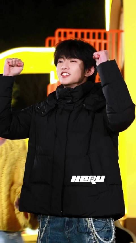 穆祉丞听到《青春修炼手册》就这样又唱又跳!