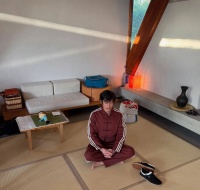 陈冠希打坐近照曝光！留小胡子被指“神似赵本山”