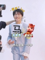 当周深假装身后有一匹马