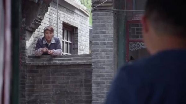 平凡岁月:蒜皮风波!邻居互怼笑翻全场!