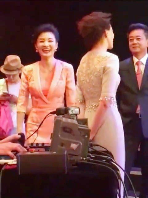 董卿周涛,曾经春晚两大女神,如今又何时才能聚首