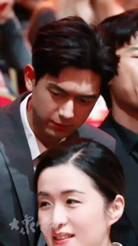 李现演绎暖心孙辈获赞,与奶奶温情互动打动观众