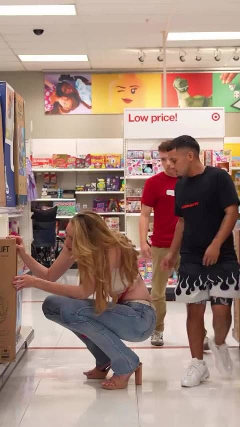 哈哈，想泡妞想疯了吧？