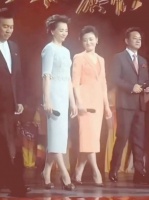 董卿周涛央视双子星没错了，真正的强者步伐都是一致的！