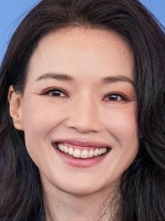 舒淇素颜出门被拍，法令纹清晰可见，终于相信她快50岁了，状态太真实了